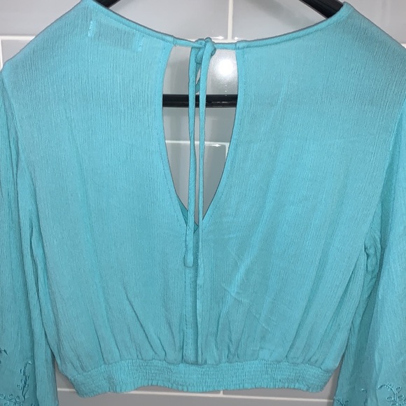 Aqua Bell Sleeve Crop Top - Picture 10 of 16